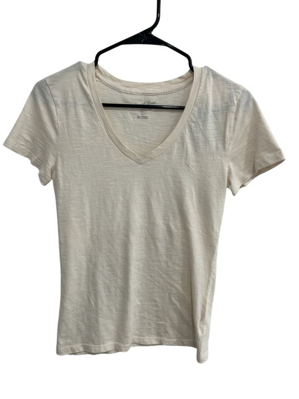 Universal Thread XS Cream Short Sleeve V-Neck T-Shirt Minimalist Clean Girl NWT